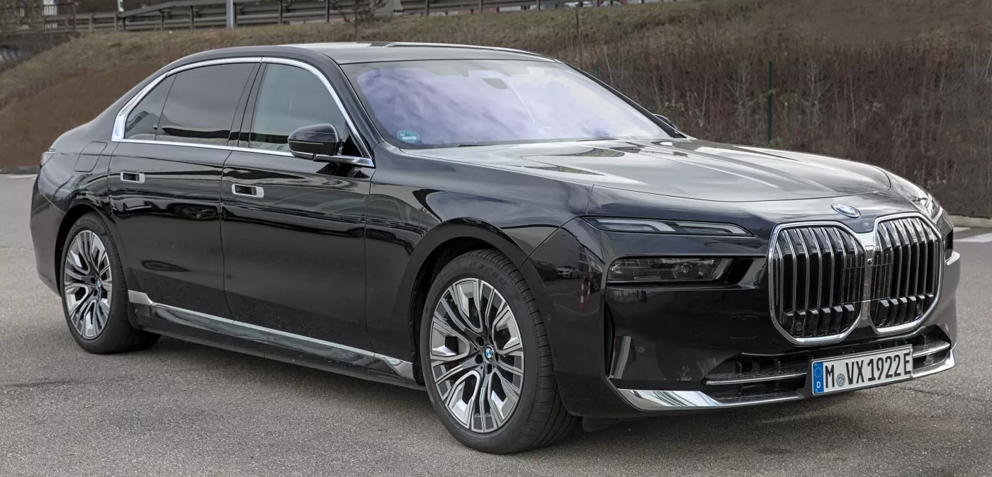 BMW 7 Series (G70) – BMW full-size luxury car