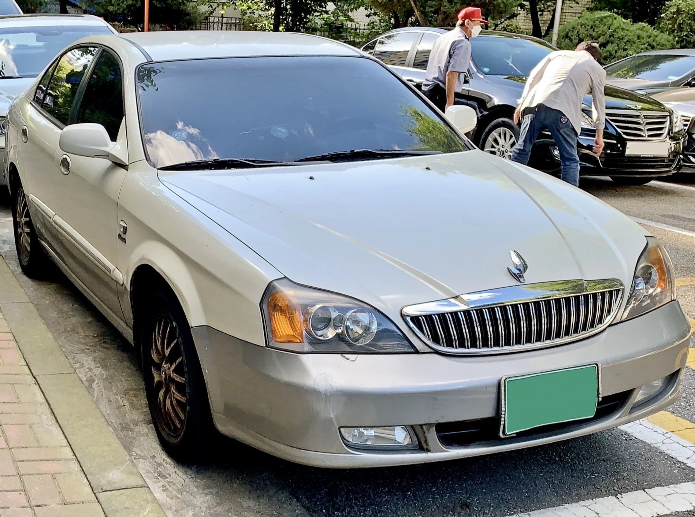 Daewoo Magnus – Chevrolet mid-size car