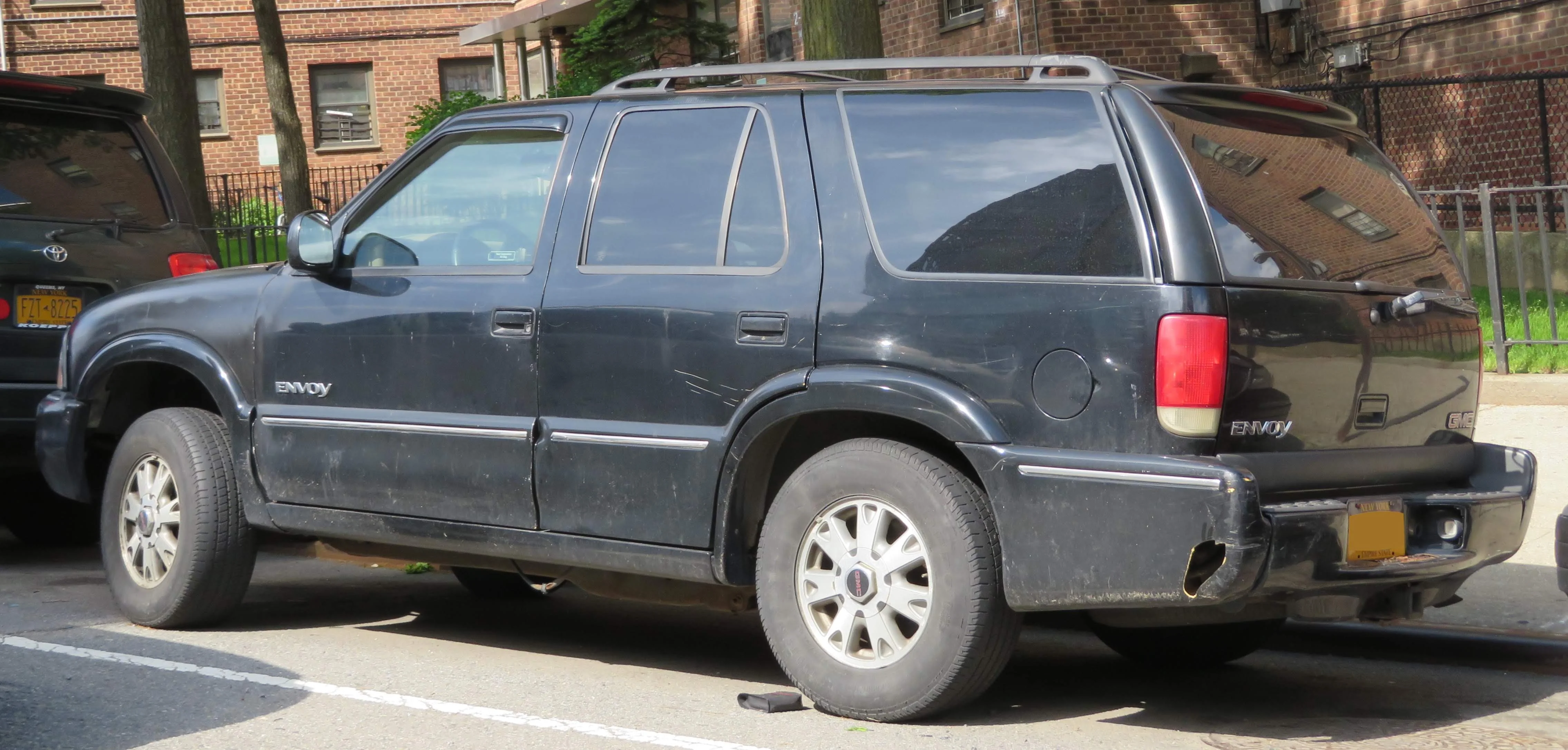 GMC Envoy – GMC mid-size suv