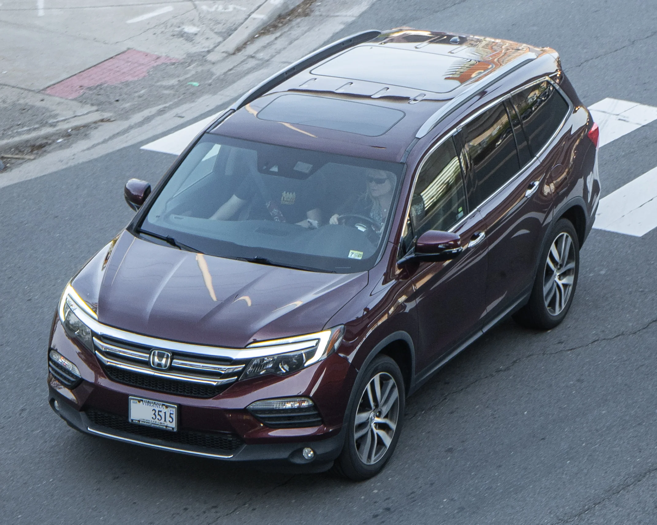 Honda Pilot – Honda mid-size crossover suv