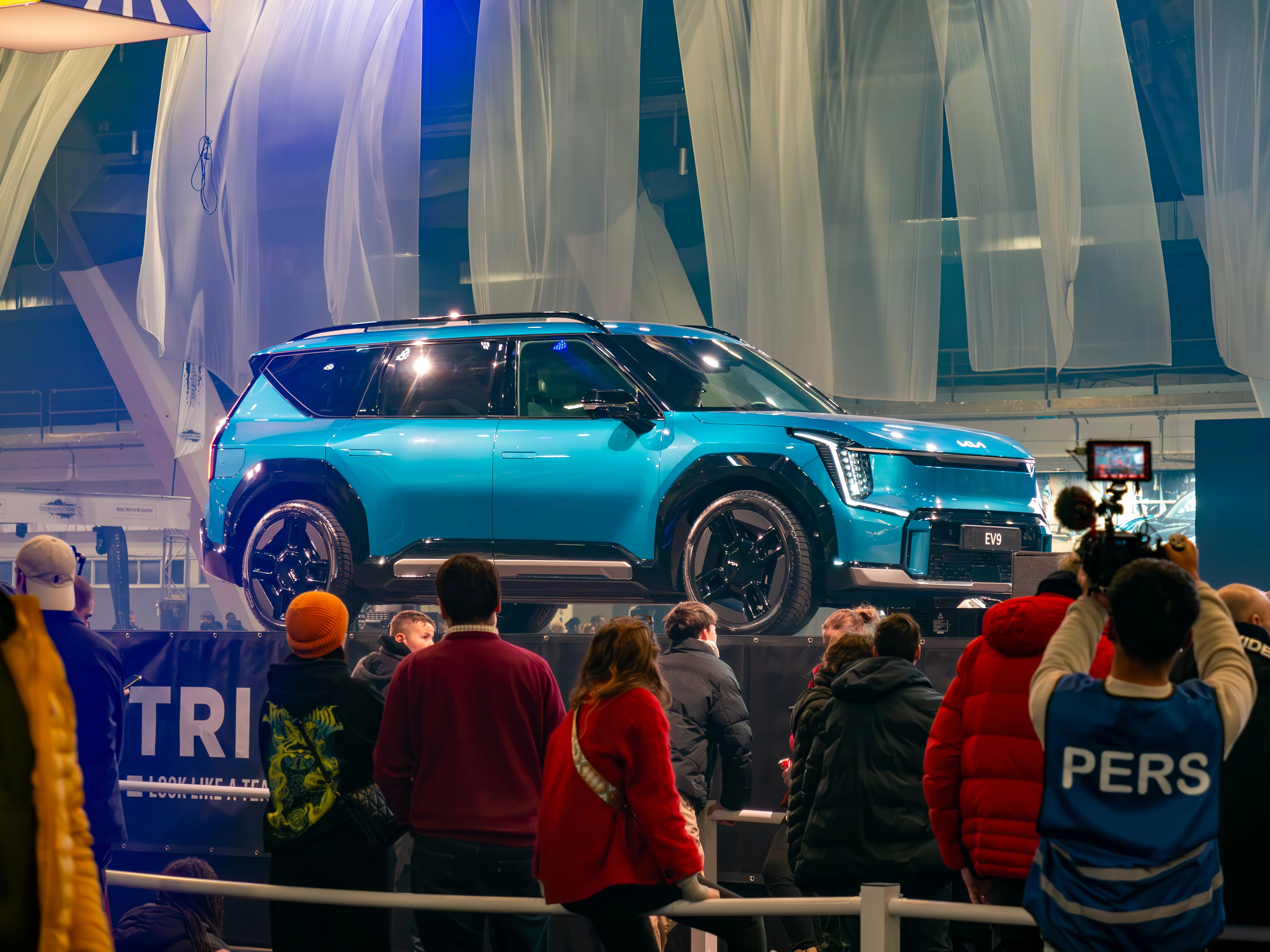 Kia EV9 – Kia mid-size crossover suv