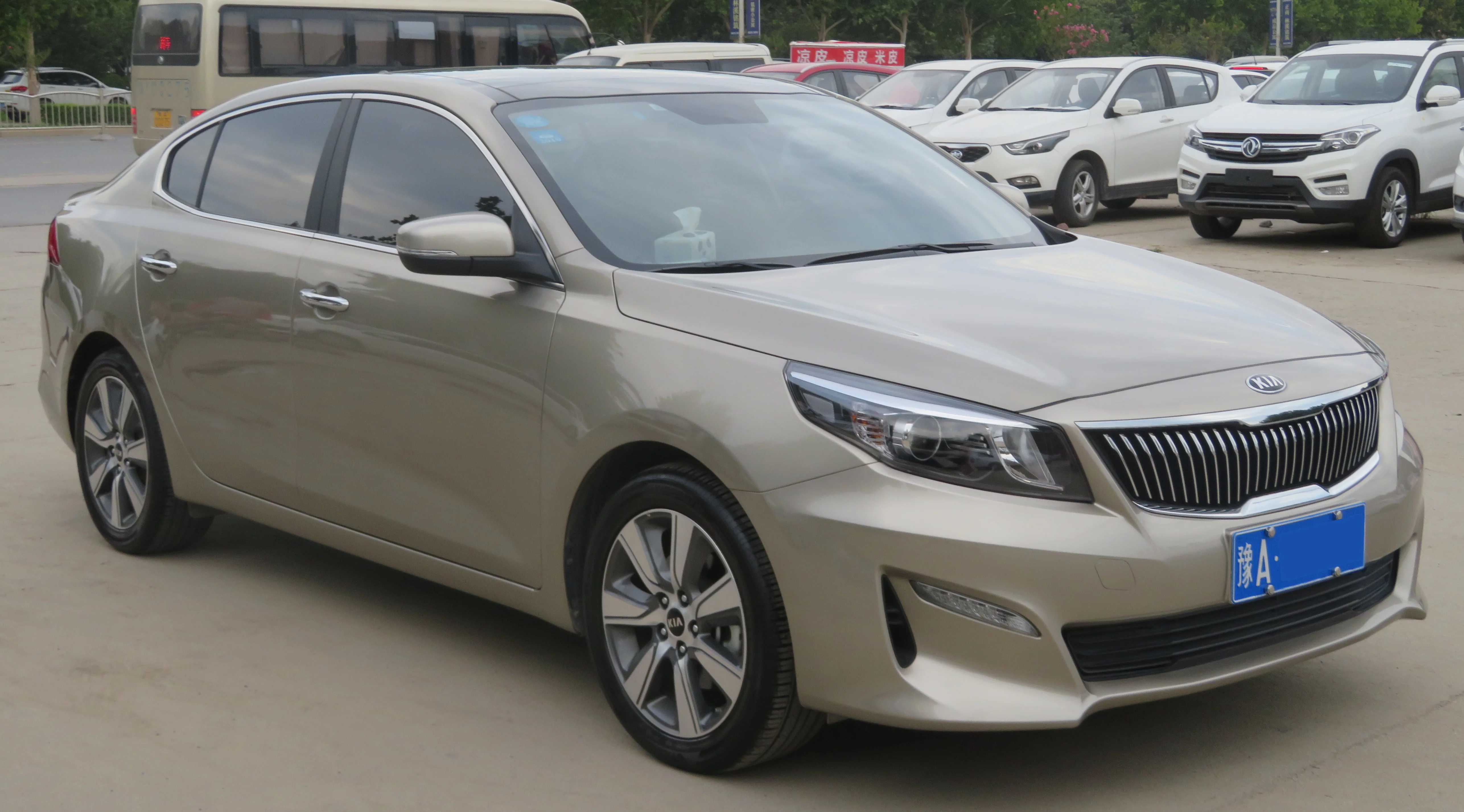 Kia K4 – Kia small family car / compact car