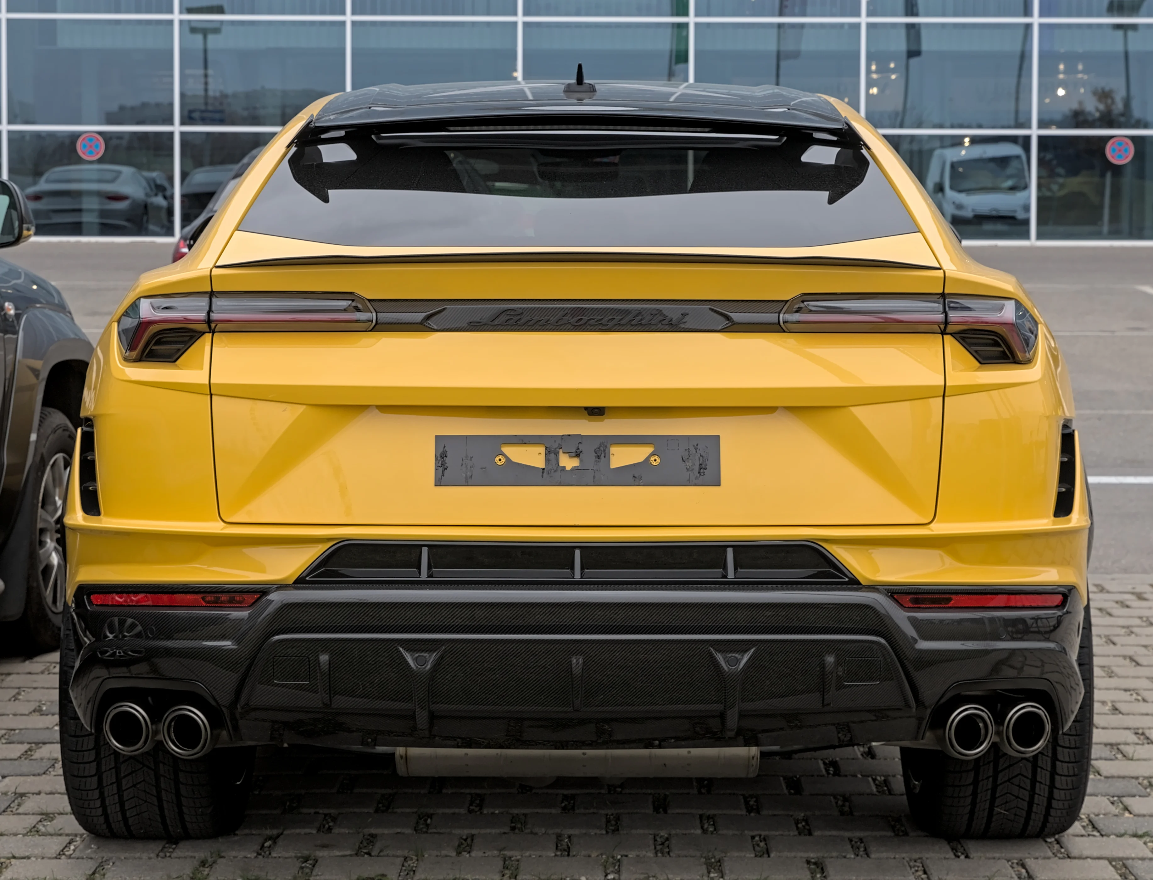 Lamborghini Urus – Lamborghini mid-size luxury crossover suv
