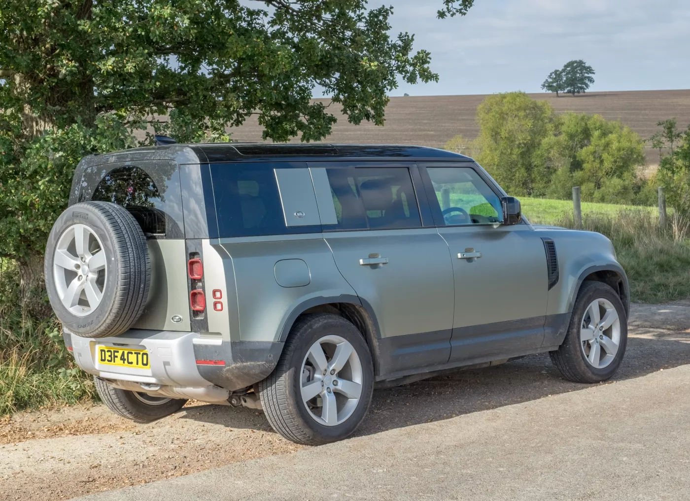 Land Rover Defender – Land Rover small offroader medium sized offroader