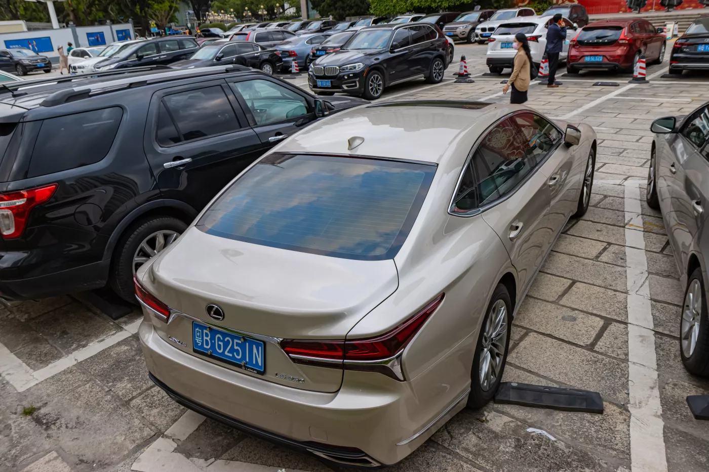 Lexus LS – Lexus full-size luxury car