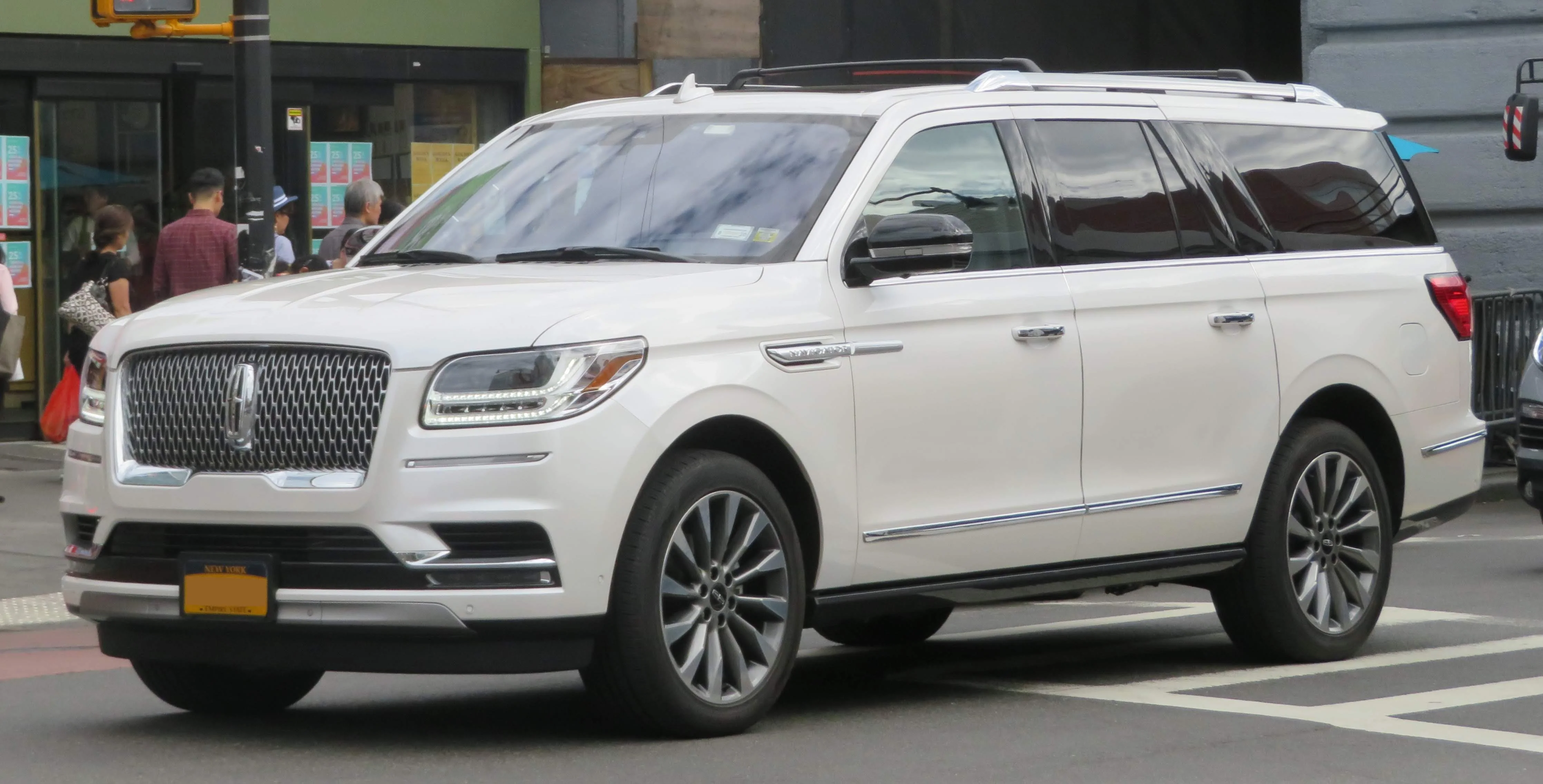 Lincoln Navigator – Lincoln full-size luxury suv