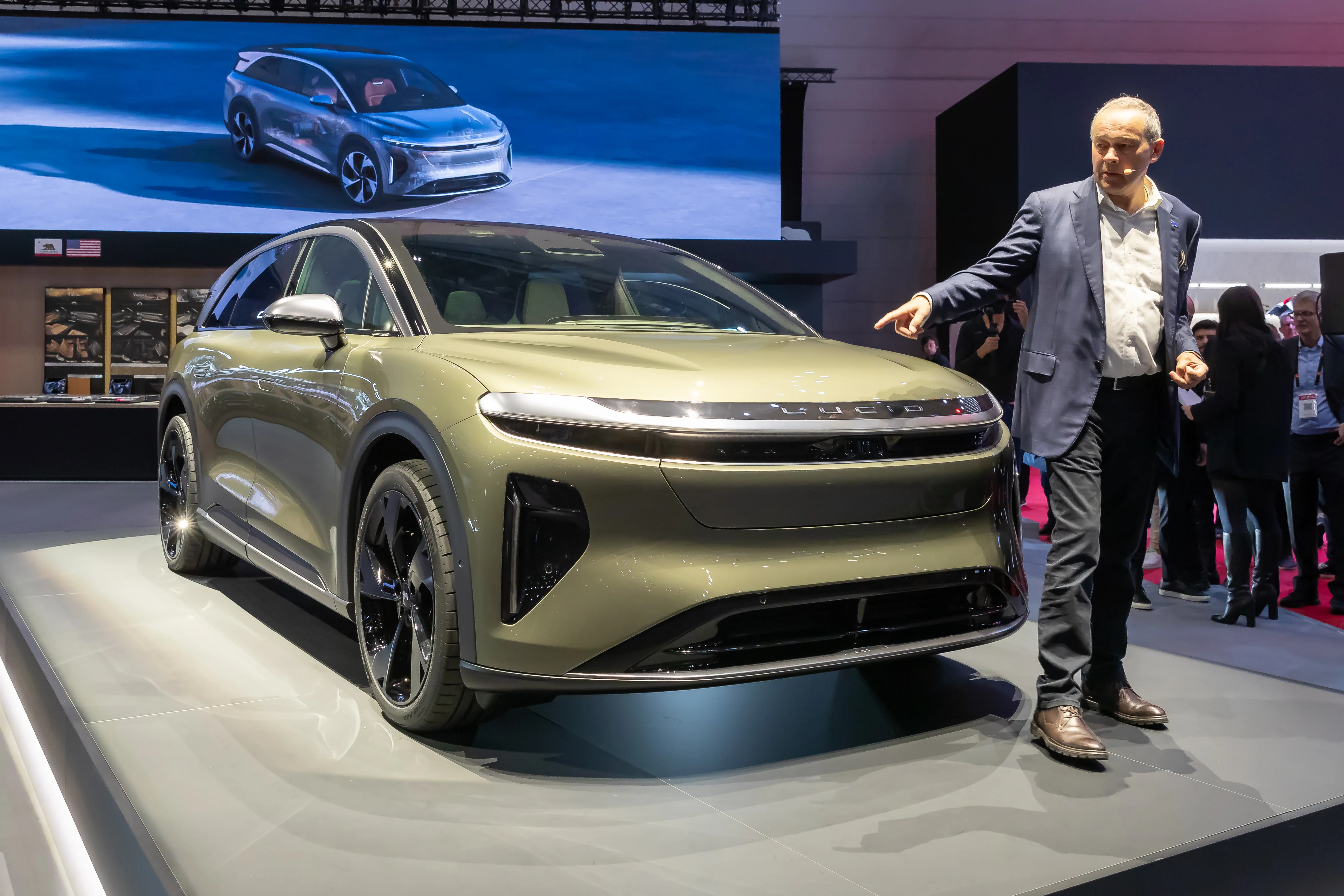 Lucid Gravity – Lucid mid-size luxury crossover suv