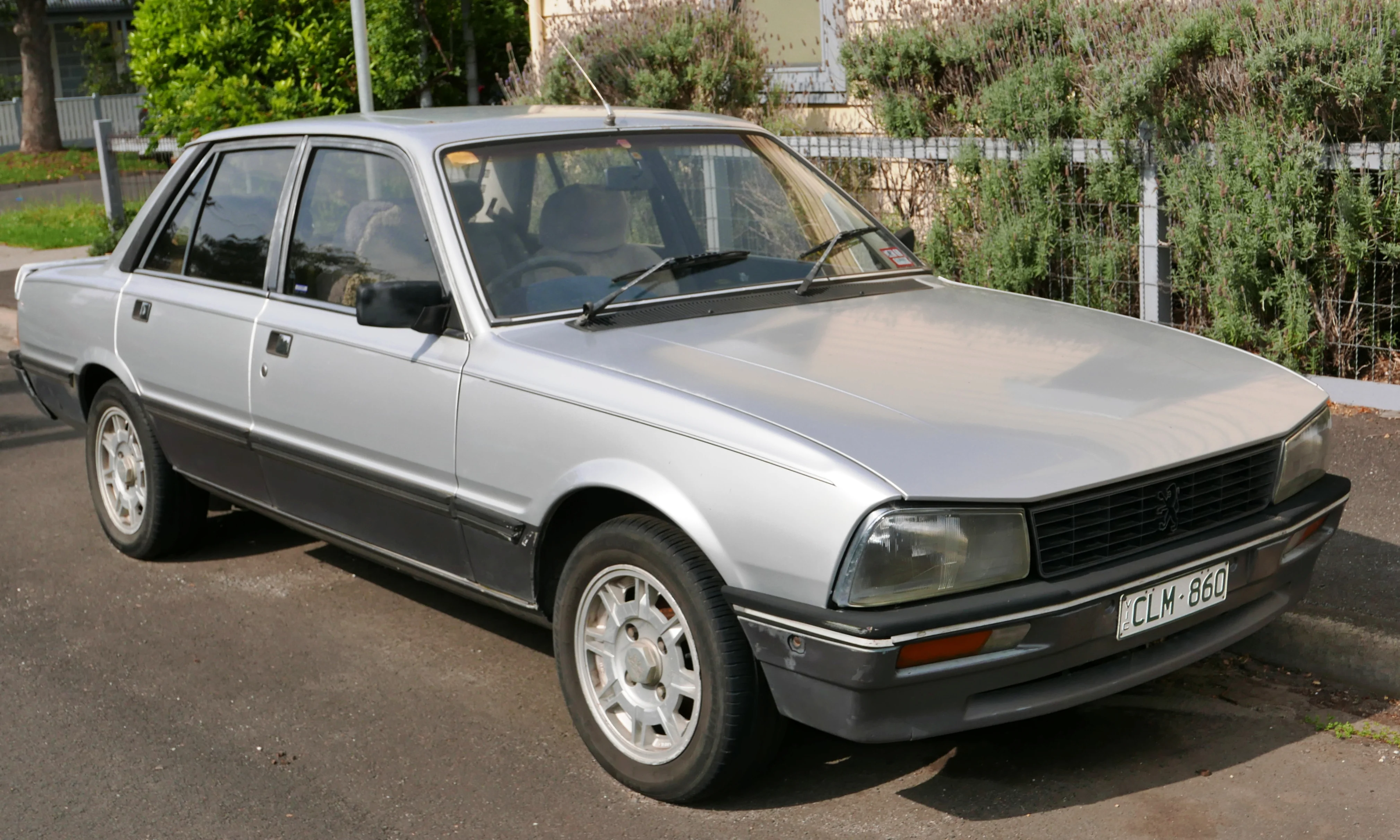 Peugeot 505 – Peugeot large family car