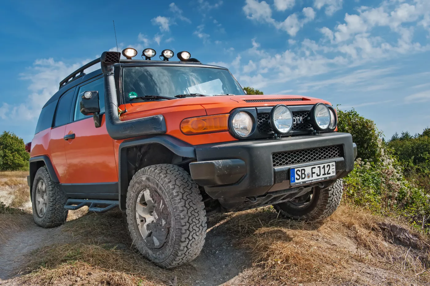 Toyota FJ Cruiser – Toyota mid-size suv