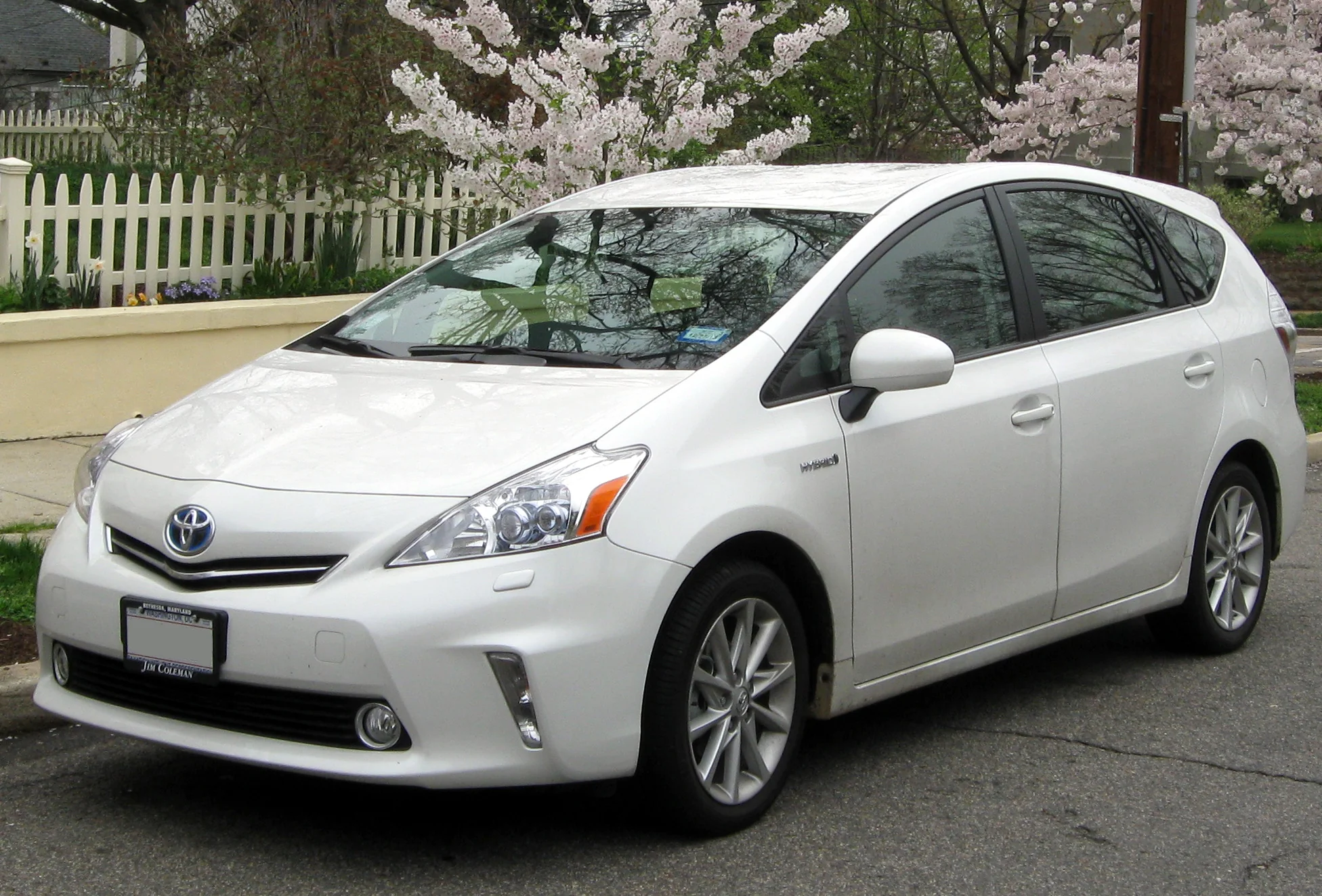 Toyota Prius V – Toyota compact mpv