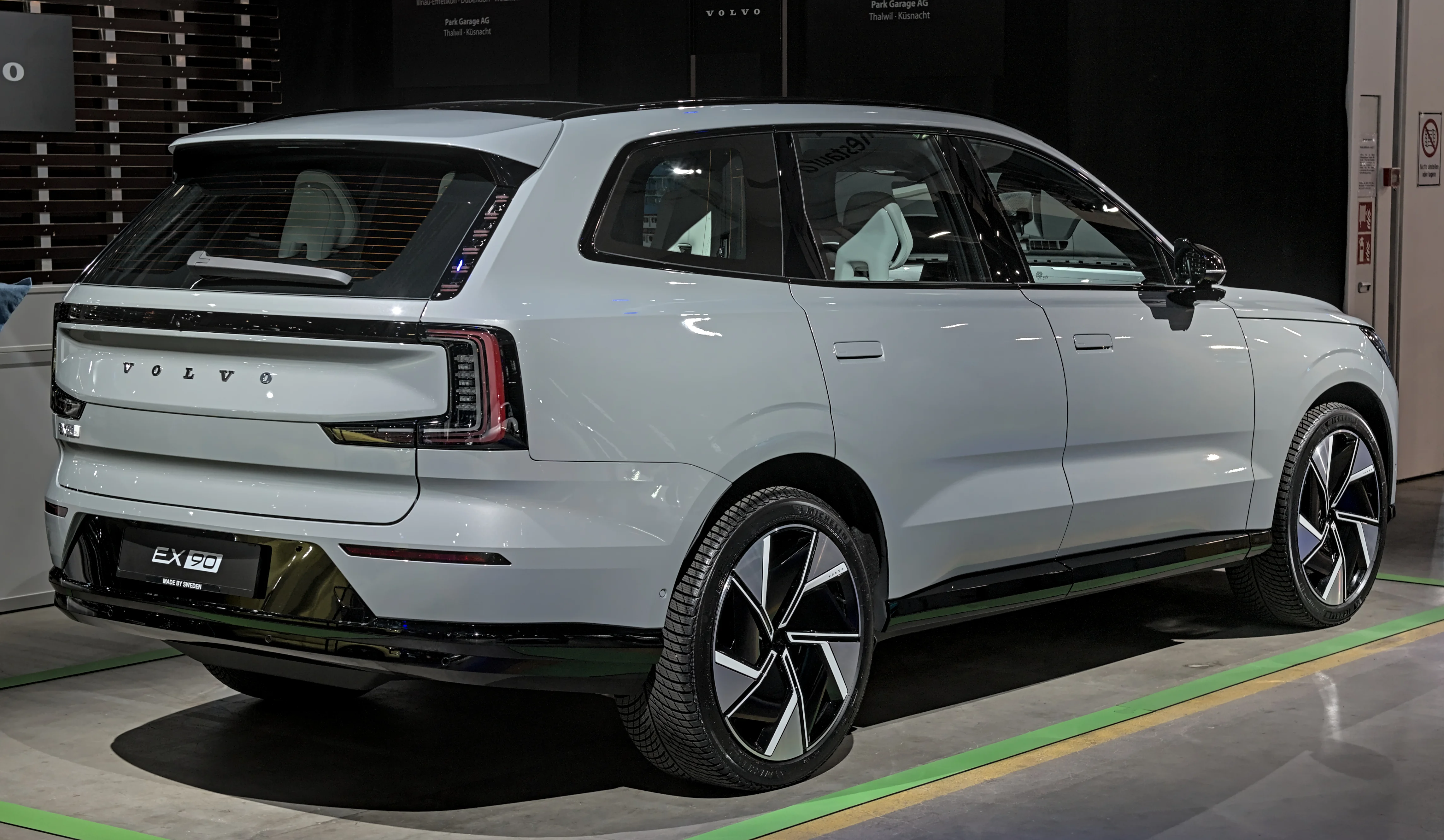Volvo EX90 – Volvo full-size luxury crossover suv