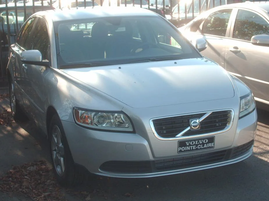 Volvo S40 – Volvo subcompact executive car/small family car